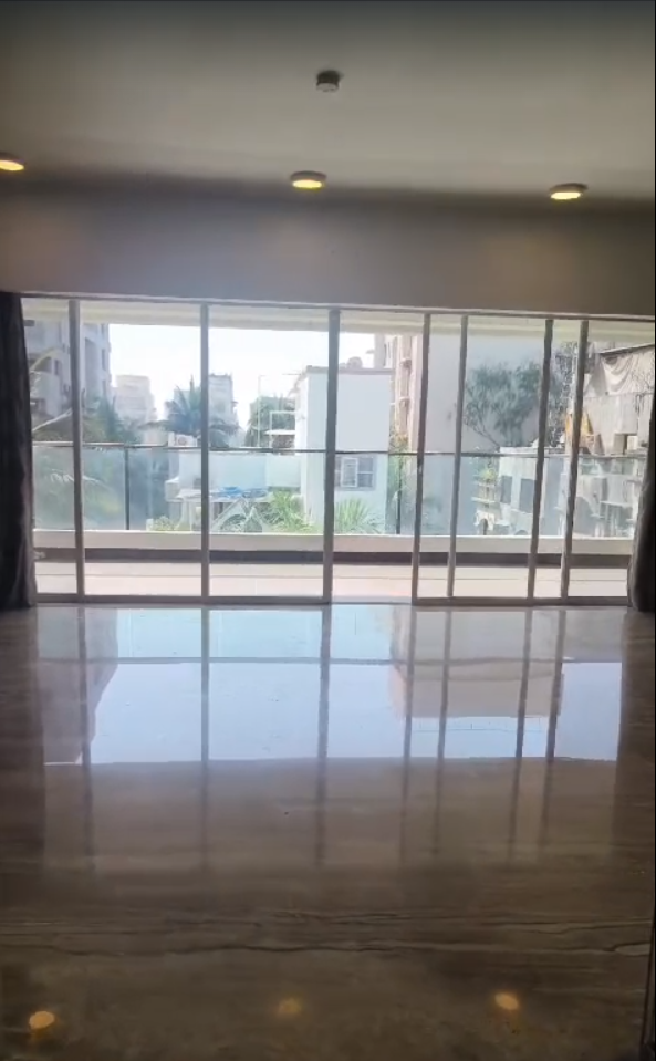 4 BHK Apartment for Sale in N S Road Mumbai