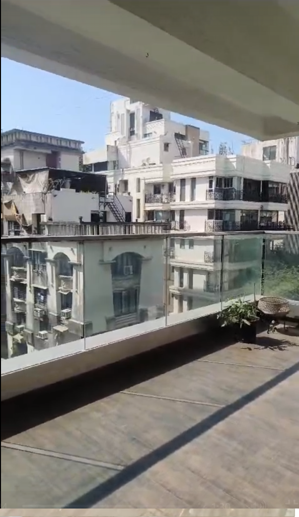 4 BHK Apartment for Sale in N S Road Mumbai