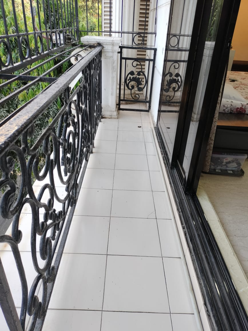 5 BHK Apartment for Sale in N S Road No 9 Mumbai