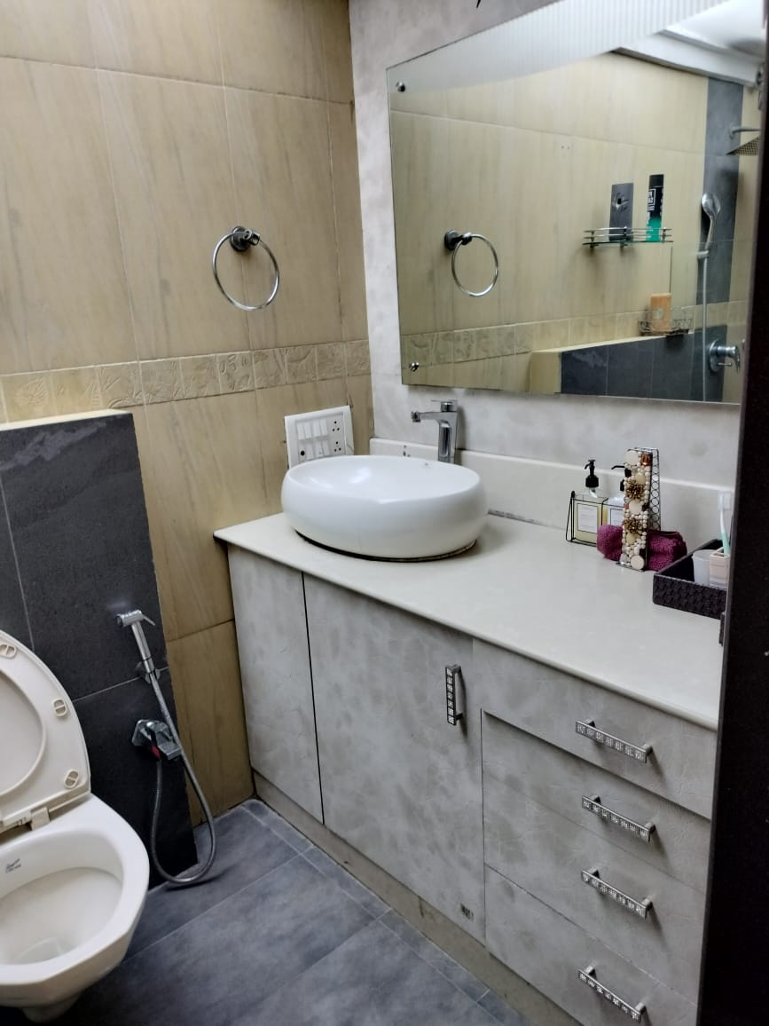 5 BHK Apartment for Sale in N S Road No 9 Mumbai