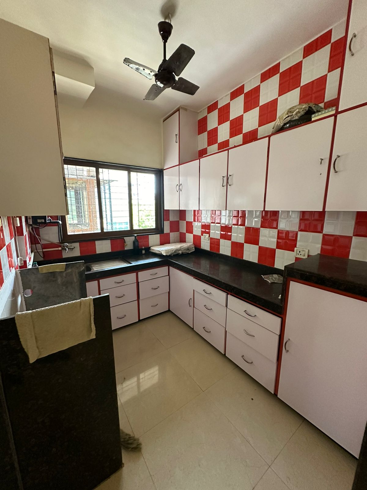 2 BHK Apartment for Rent in Guru Nanak Road Mumbai
