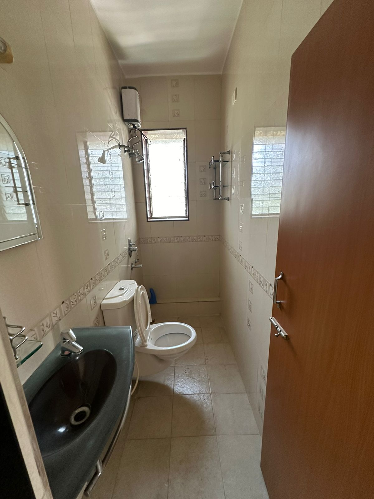 2 BHK Apartment for Rent in Guru Nanak Road Mumbai