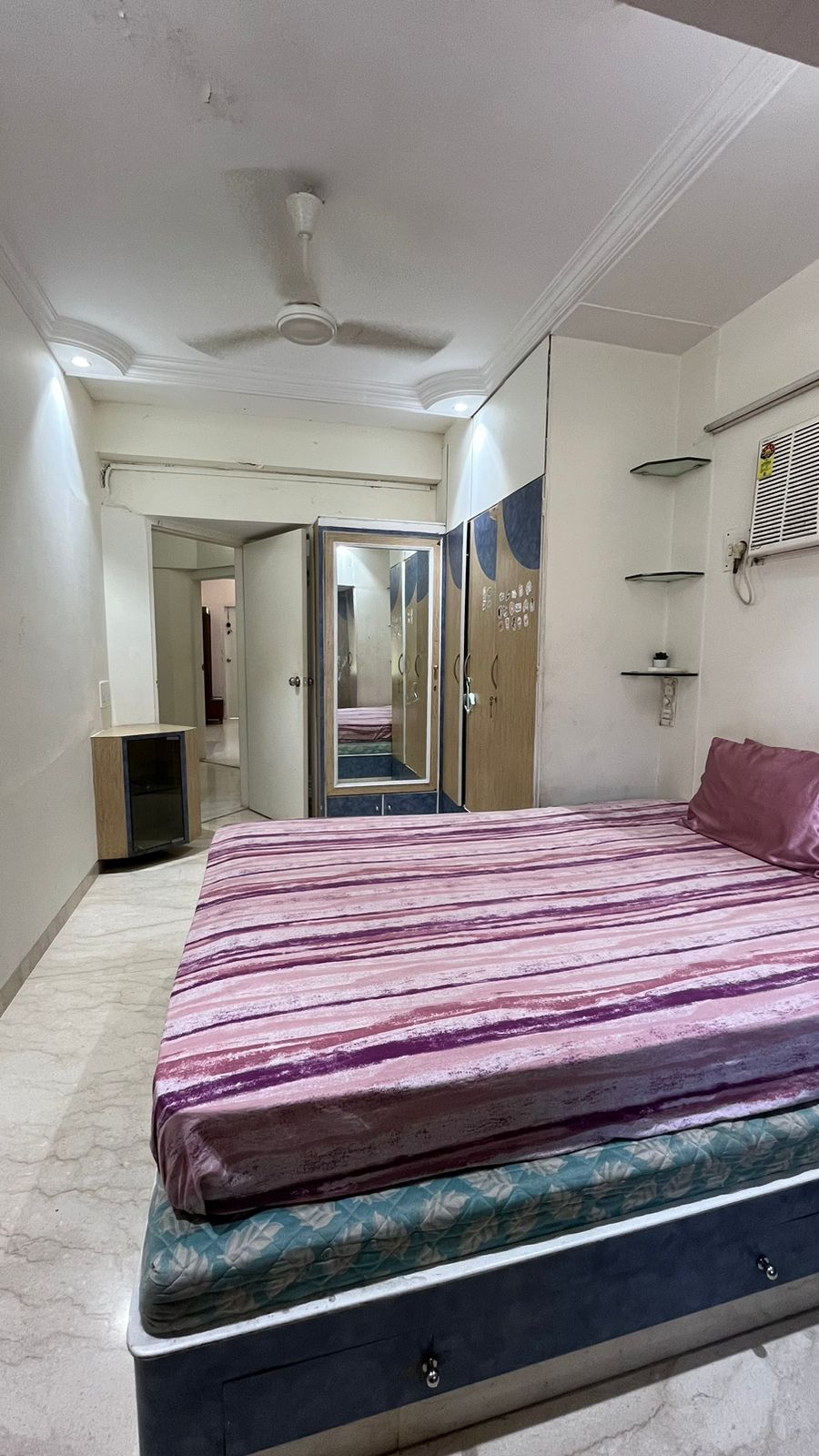 3 BHK Apartment for Rent in Khar Pali rd Mumbai