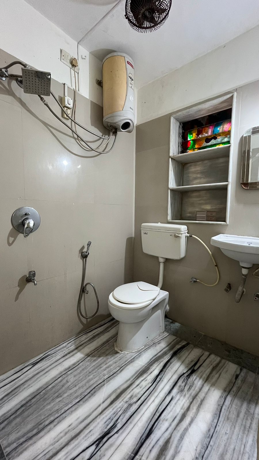 3 BHK Apartment for Rent in Khar Pali rd Mumbai
