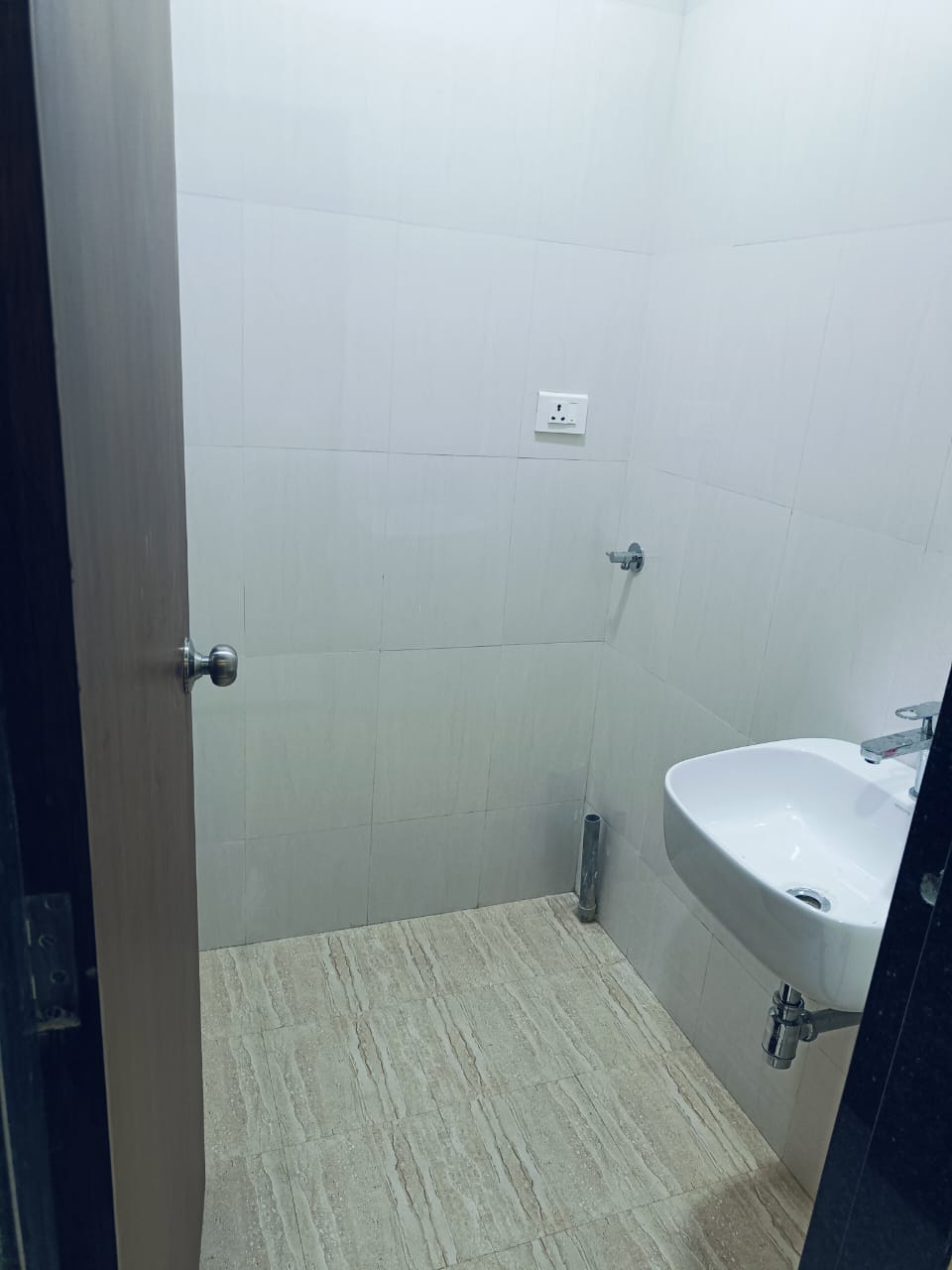 3 BHK Apartment for Rent in 1st Road Mumbai