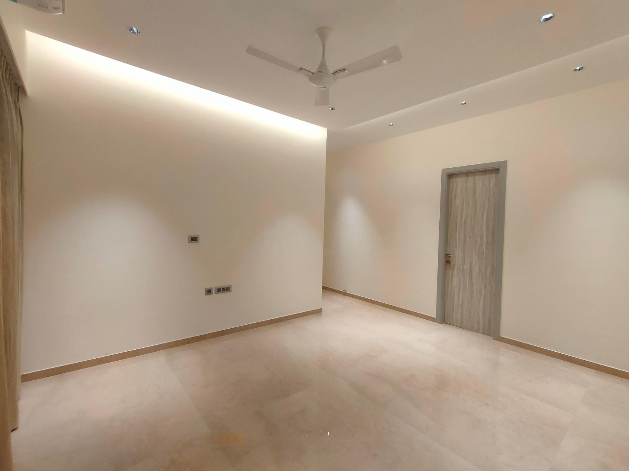 4 BHK Apartment for Sale in Andheri West Mumbai