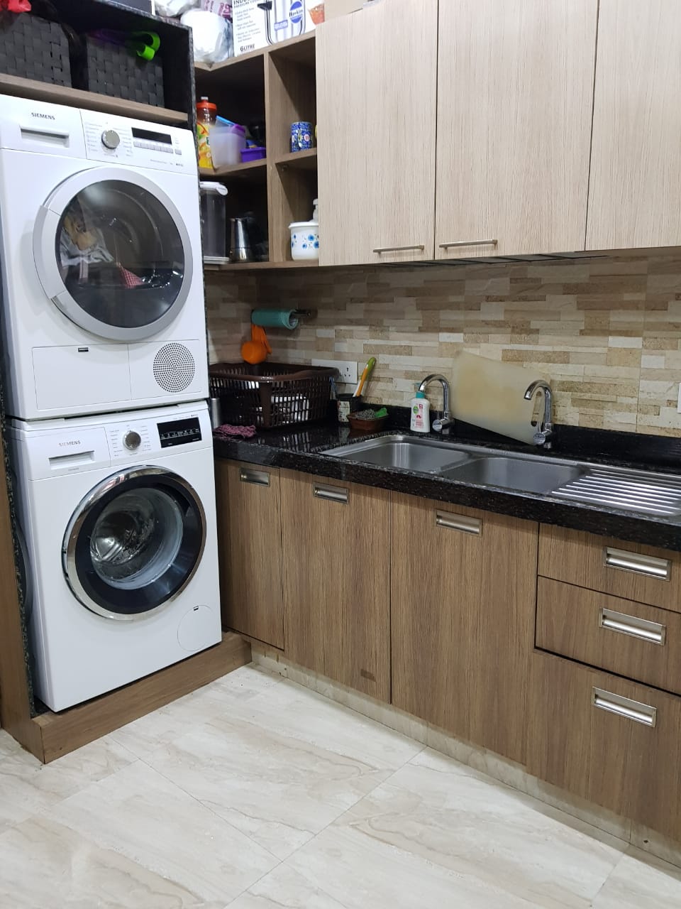 4 BHK Row House for Rent in Almeida park Mumbai