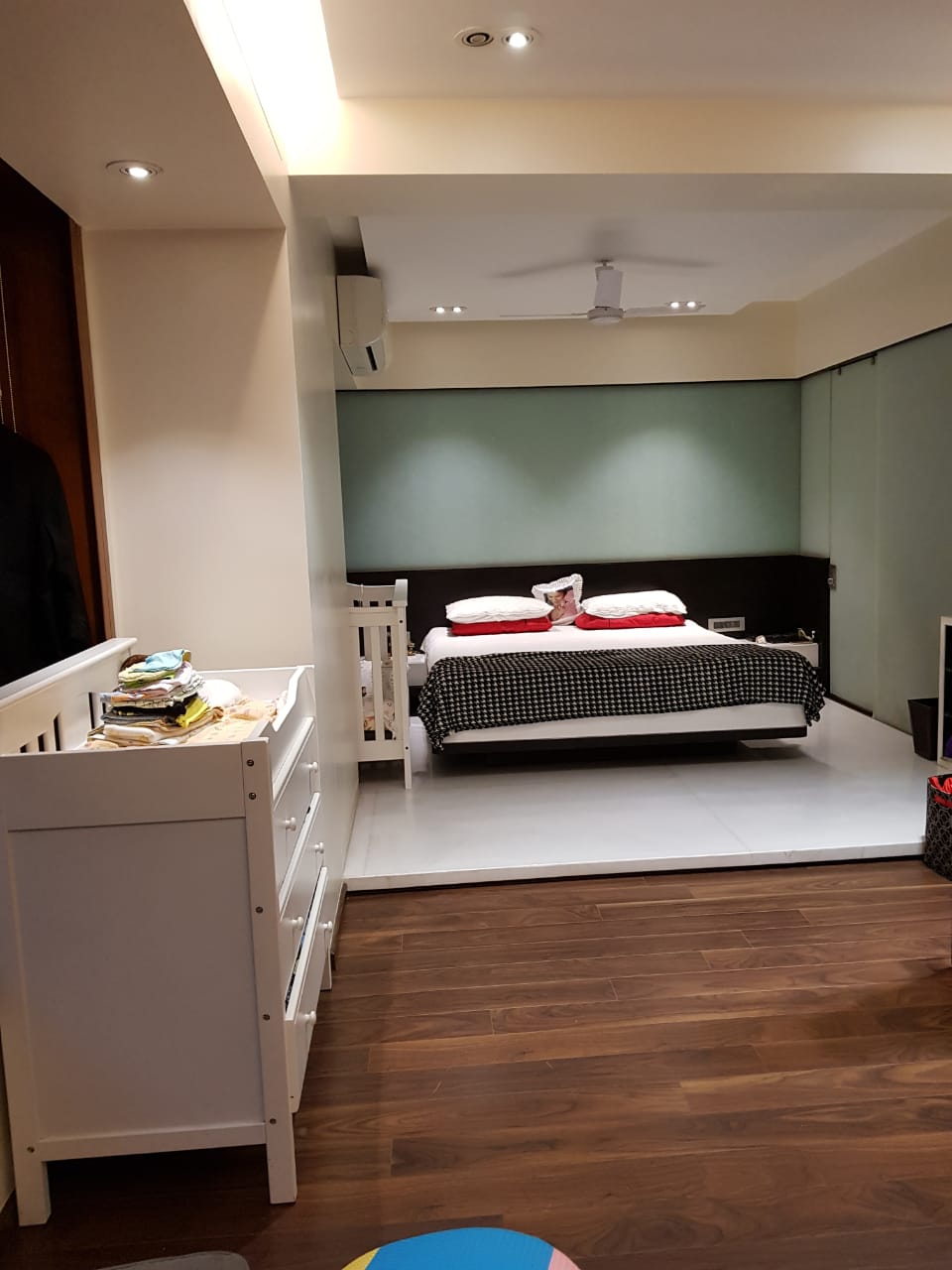 4 BHK Row House for Rent in Almeida park Mumbai