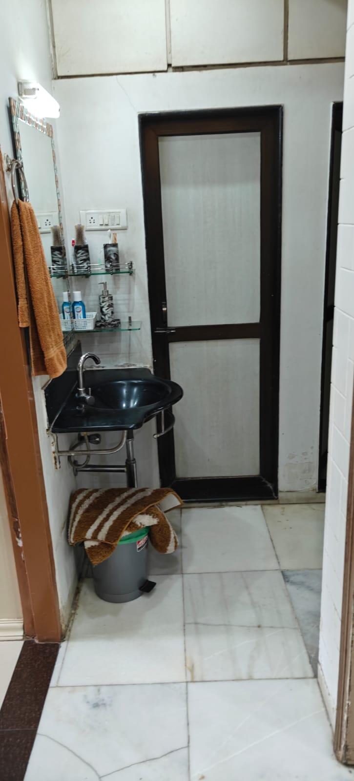 2 BHK Apartment for Sale in Water Field Road Mumbai