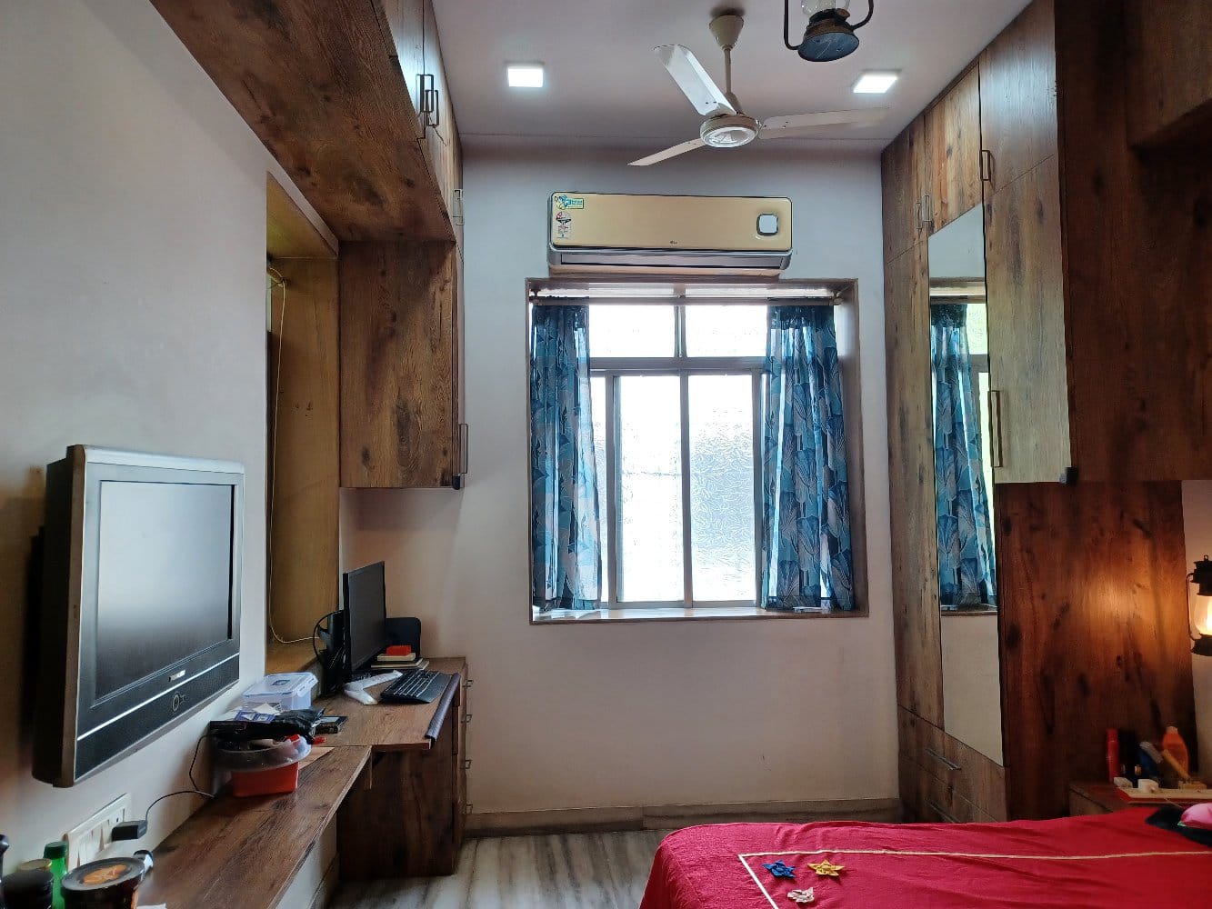 1 BHK Studio Apartment for Rent in Sitladevi Temple Road Mumbai