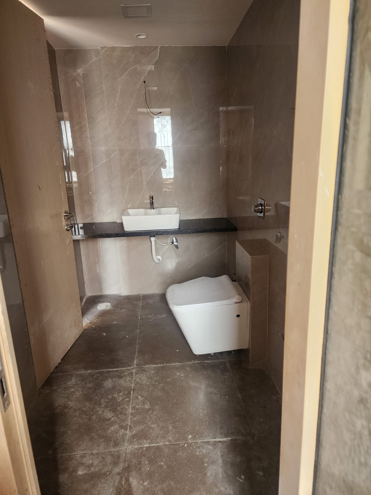 2 BHK Apartment for Sale in Off S V Road Mumbai
