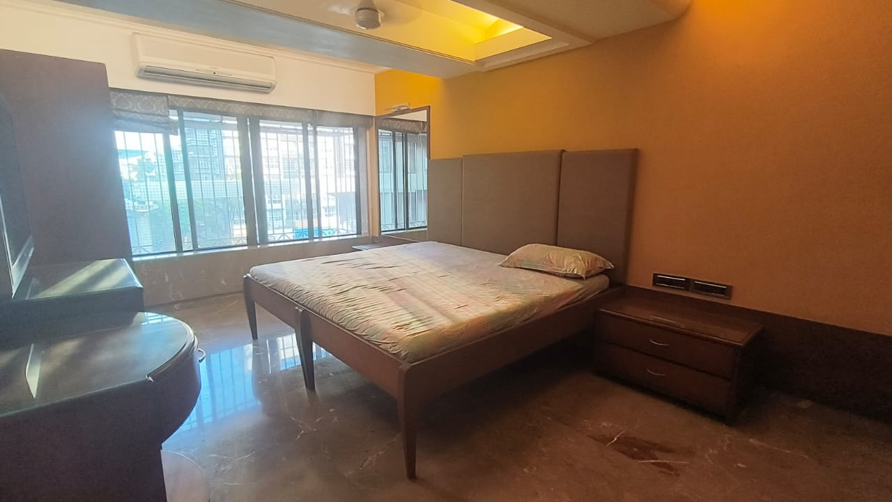 4 BHK Apartment for Sale in Santacruz West Mumbai