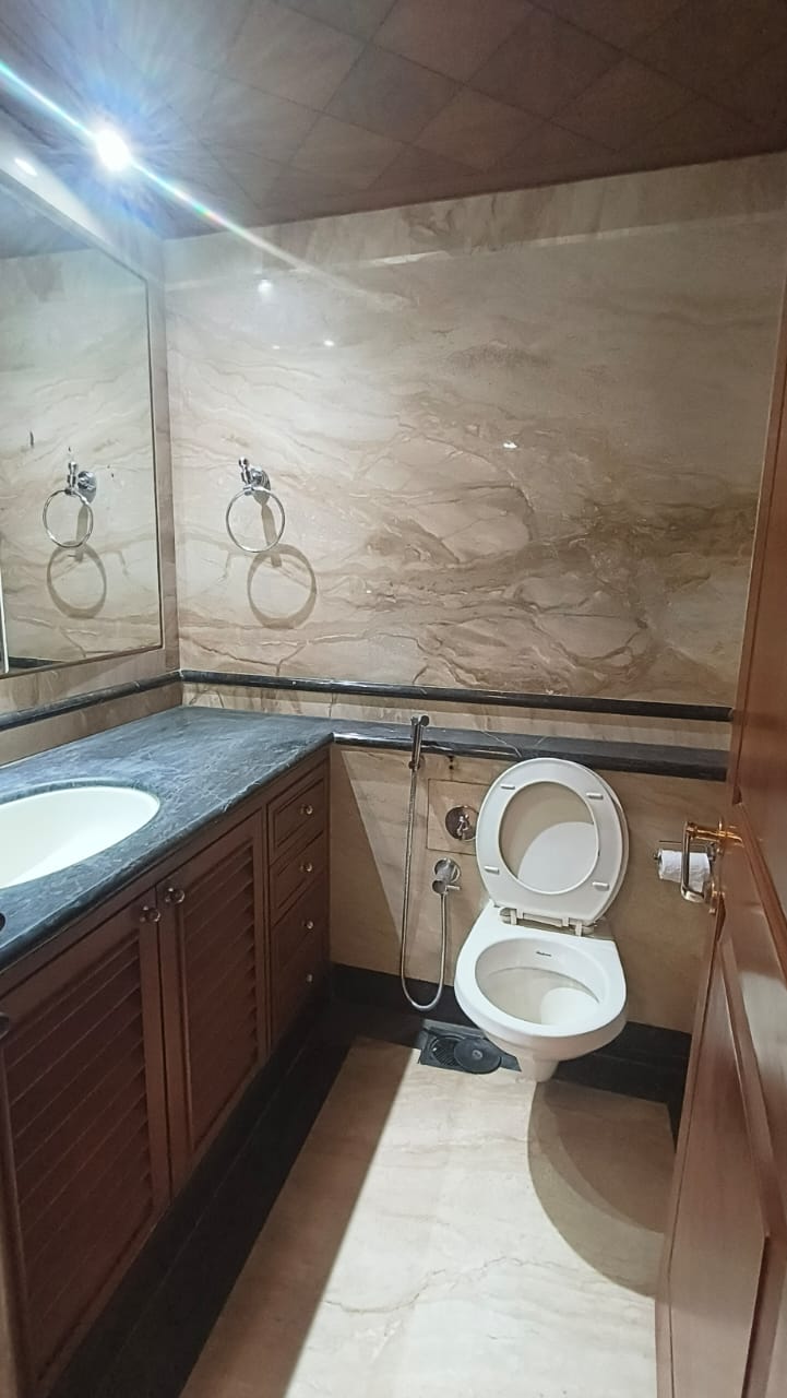 4 BHK Apartment for Sale in Santacruz West Mumbai