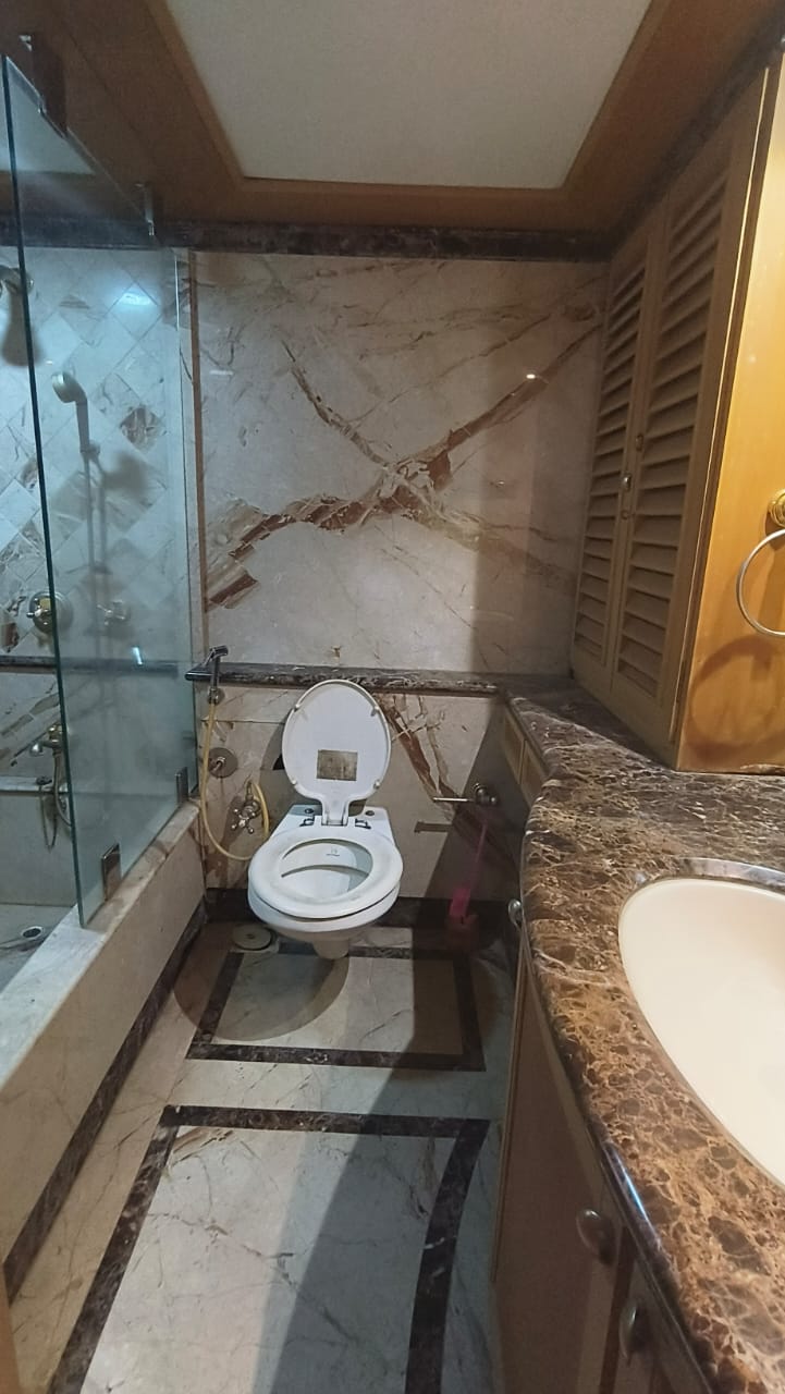 4 BHK Apartment for Sale in Santacruz West Mumbai