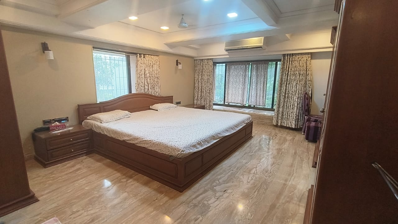 4 BHK Apartment for Sale in Santacruz West Mumbai