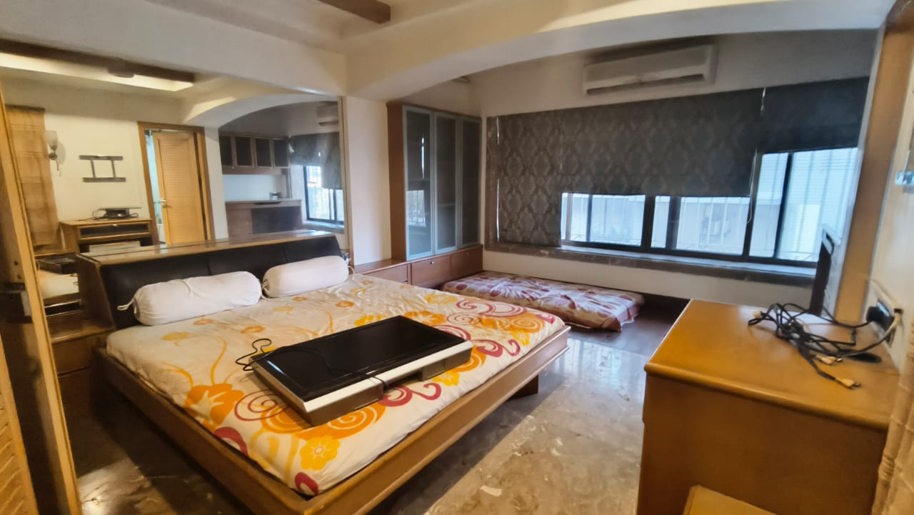 4 BHK Apartment for Sale in Santacruz West Mumbai