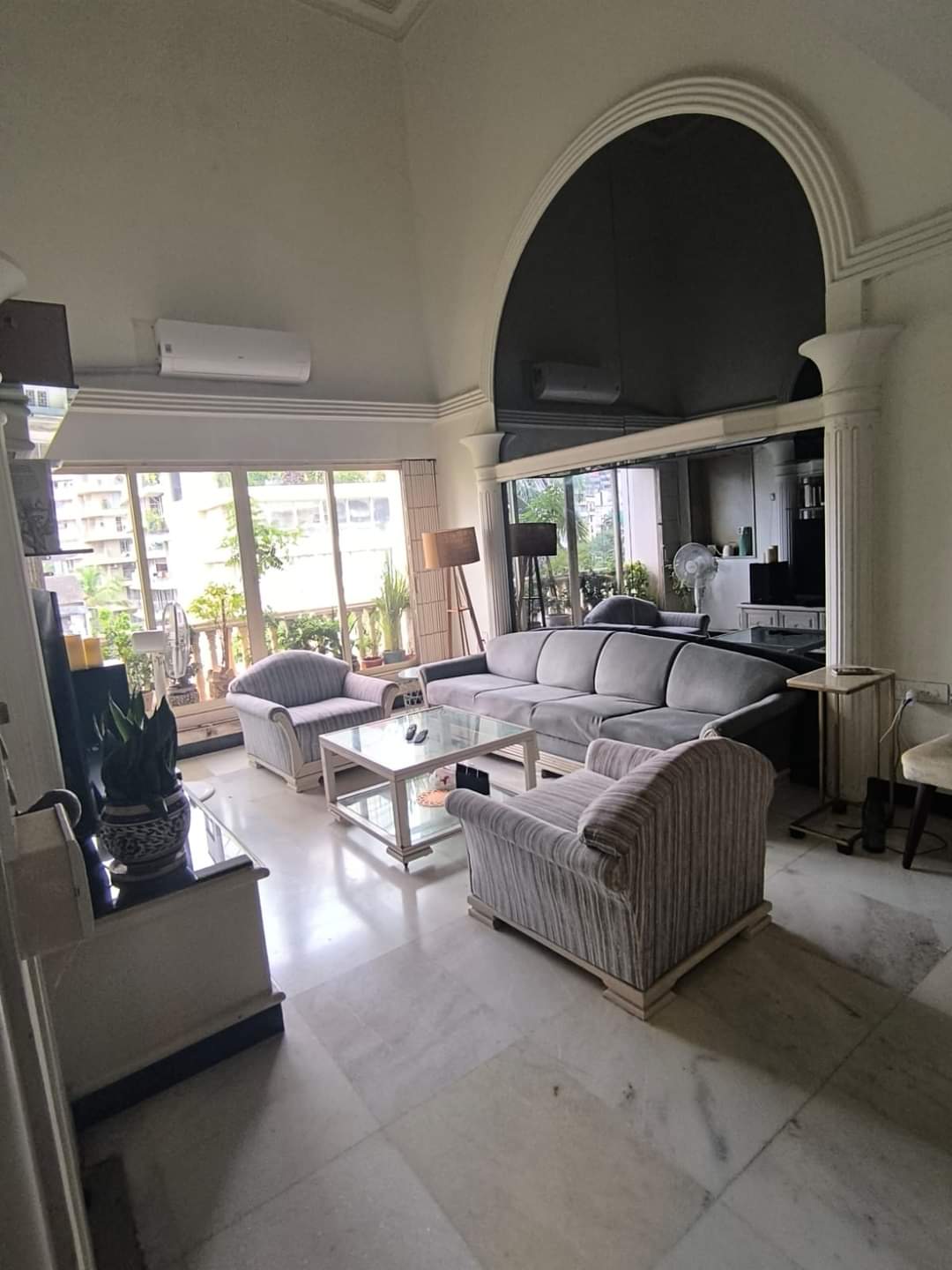 3 BHK Apartment for Rent in Linking Rd Mumbai
