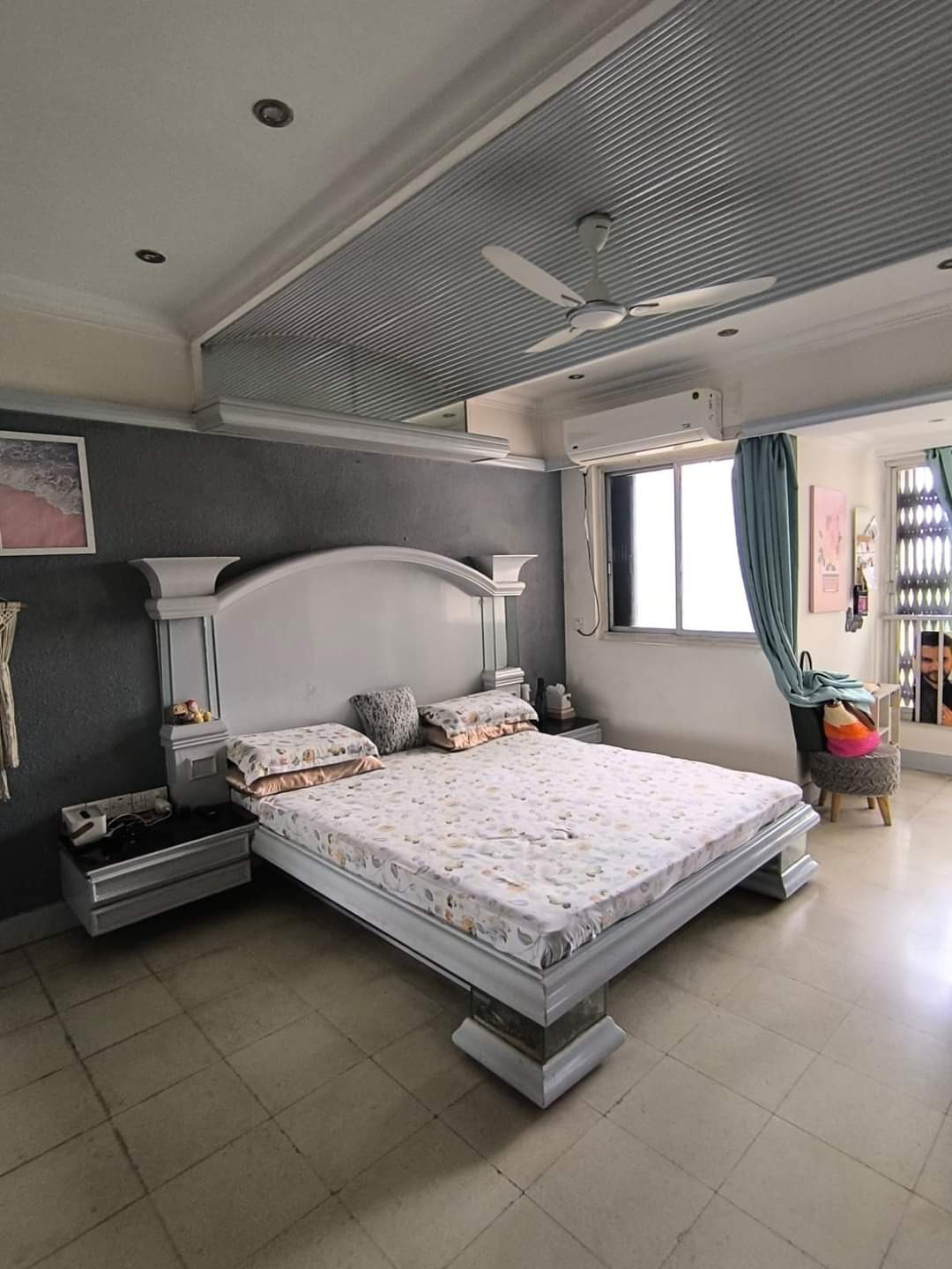 3 BHK Apartment for Rent in Linking Rd Mumbai