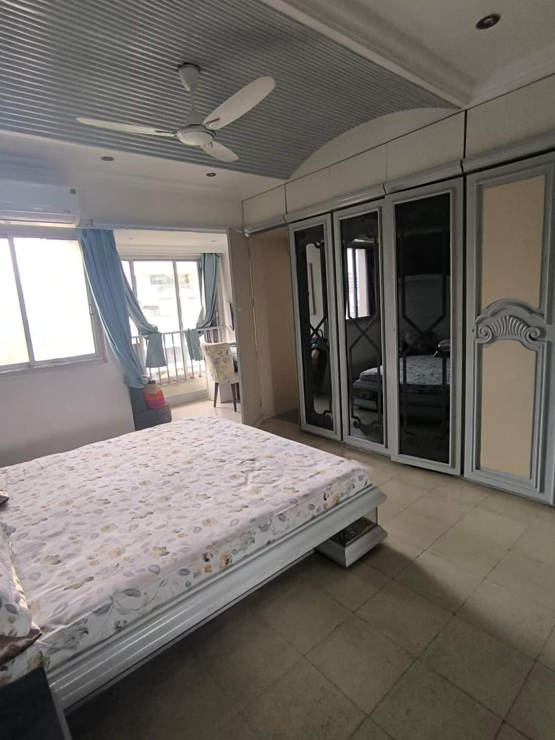 3 BHK Apartment for Rent in Linking Rd Mumbai