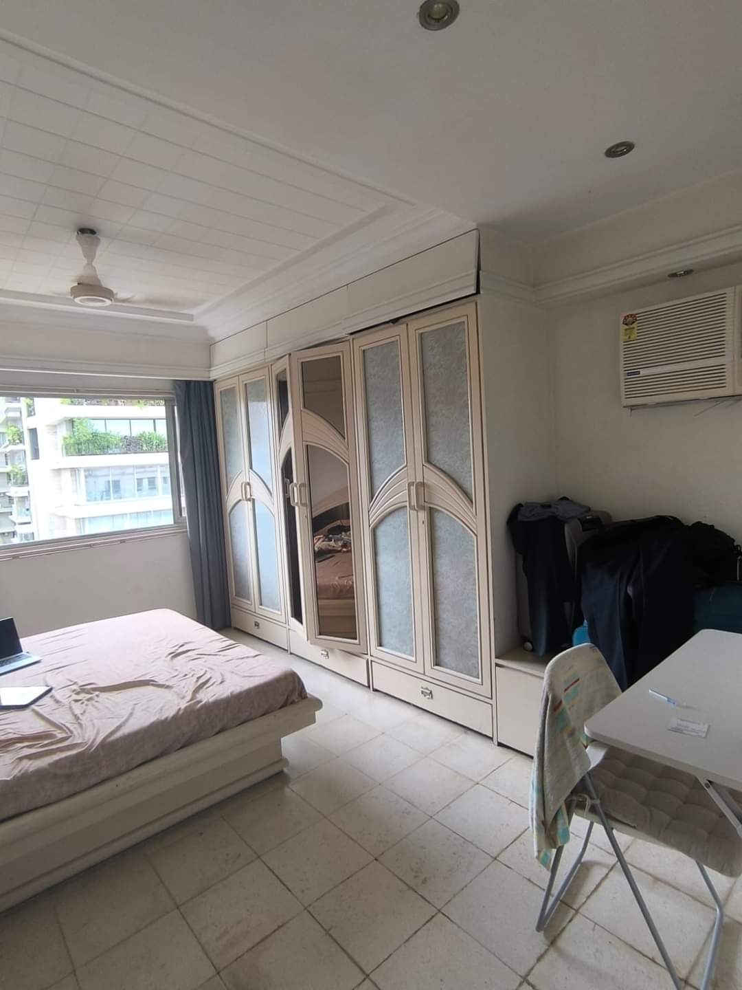 3 BHK Apartment for Rent in Linking Rd Mumbai