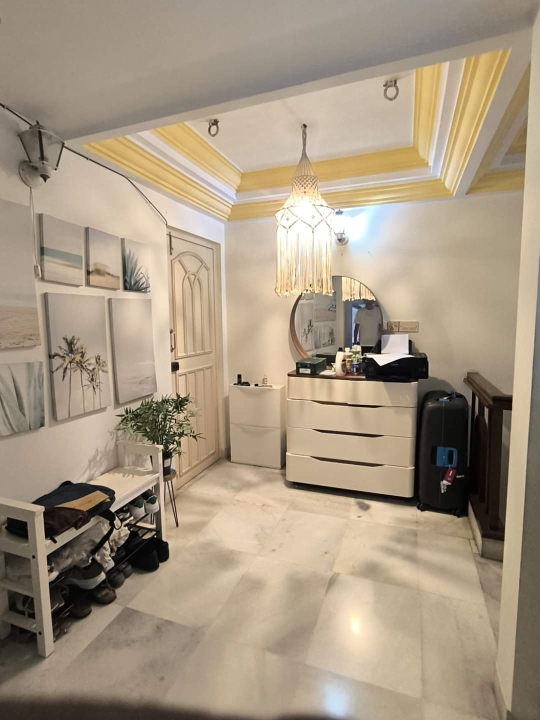 3 BHK Apartment for Rent in Linking Rd Mumbai