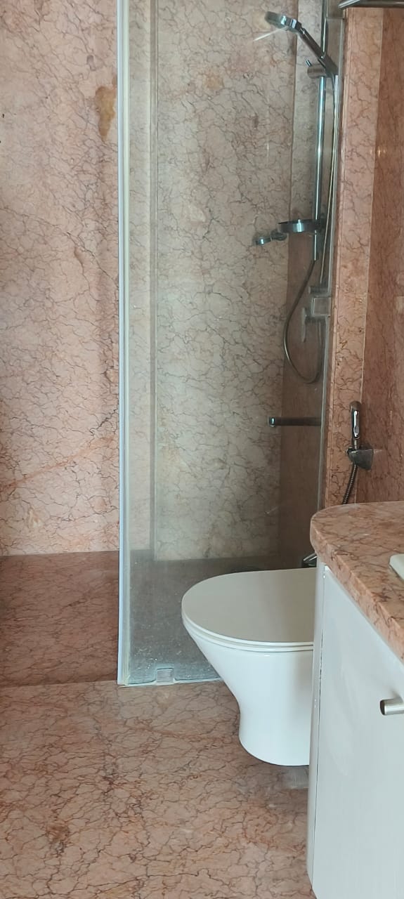 4 BHK Apartment for Rent in Almeida park Mumbai