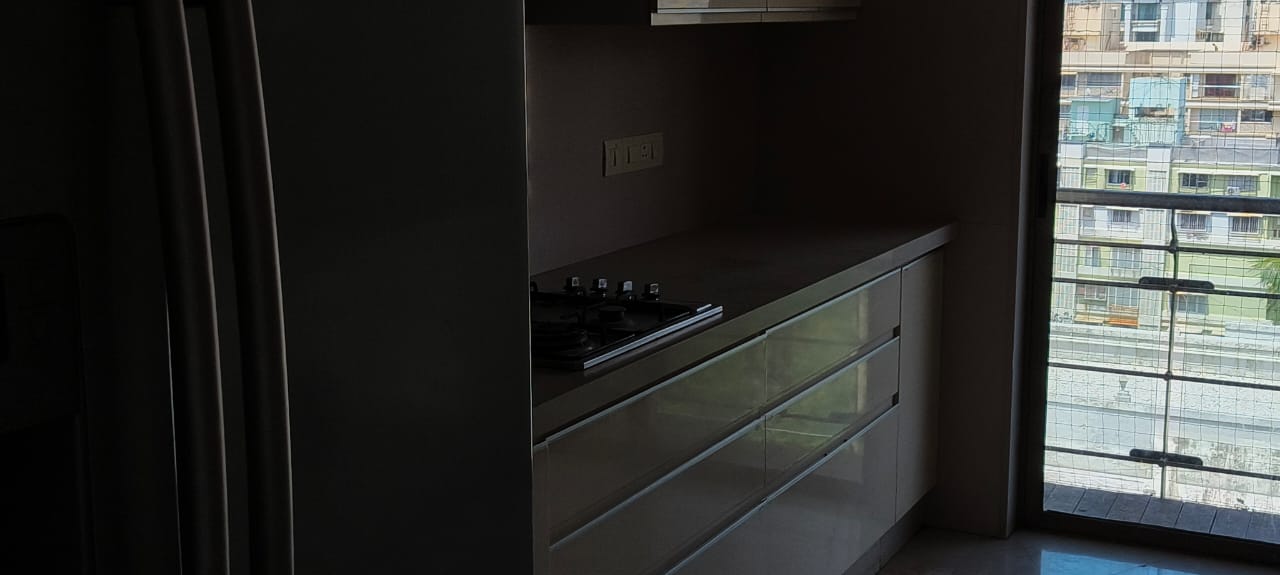 4 BHK Apartment for Sale in Almeida park Mumbai