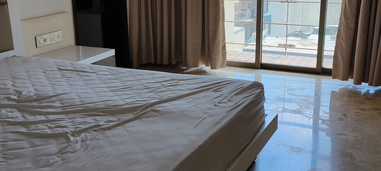 4 BHK Apartment for Sale in Almeida park Mumbai