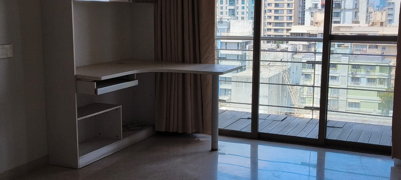 4 BHK Apartment for Sale in Almeida park Mumbai