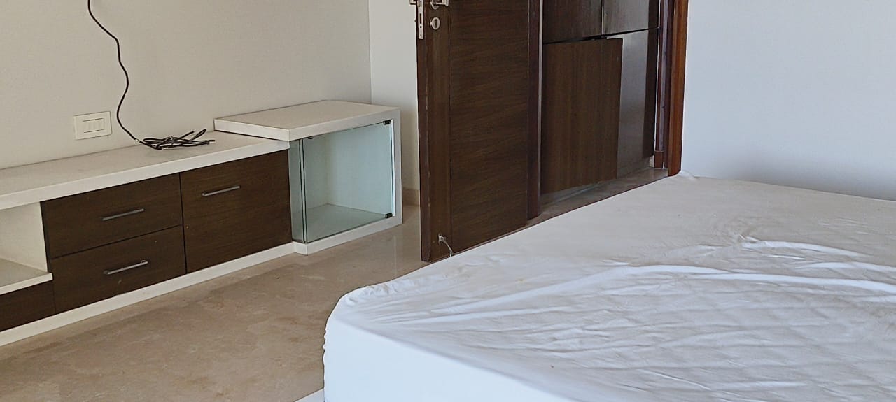 4 BHK Apartment for Sale in Almeida park Mumbai