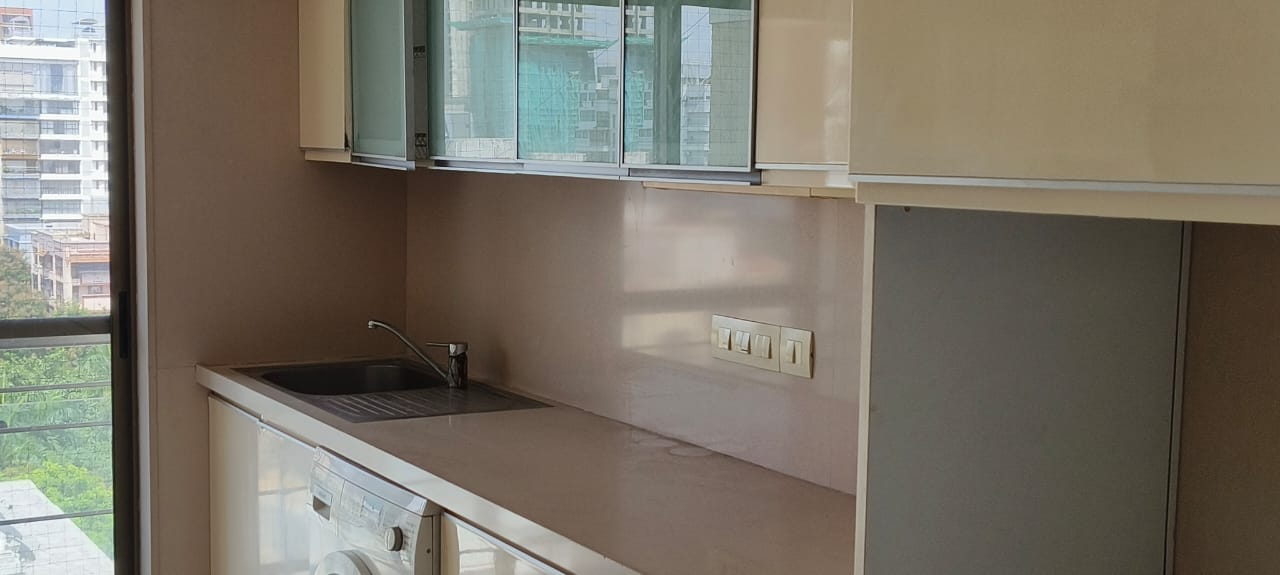 4 BHK Apartment for Sale in Almeida park Mumbai