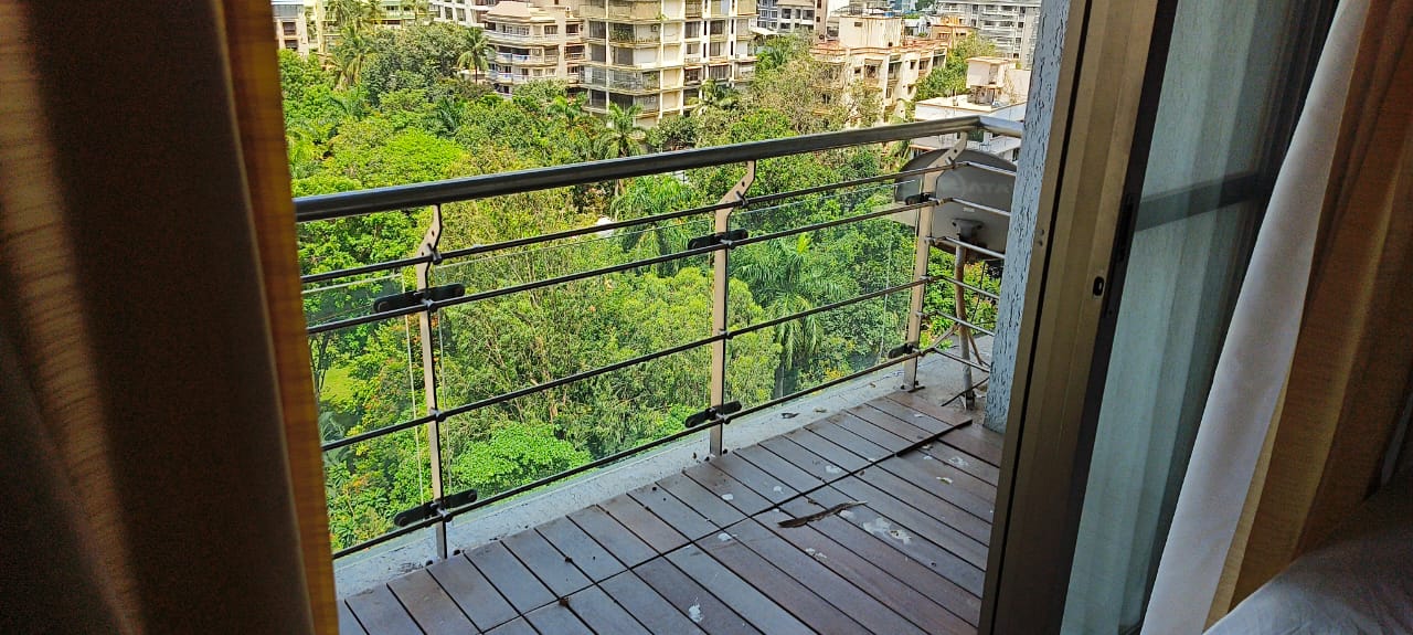 4 BHK Apartment for Sale in Almeida park Mumbai