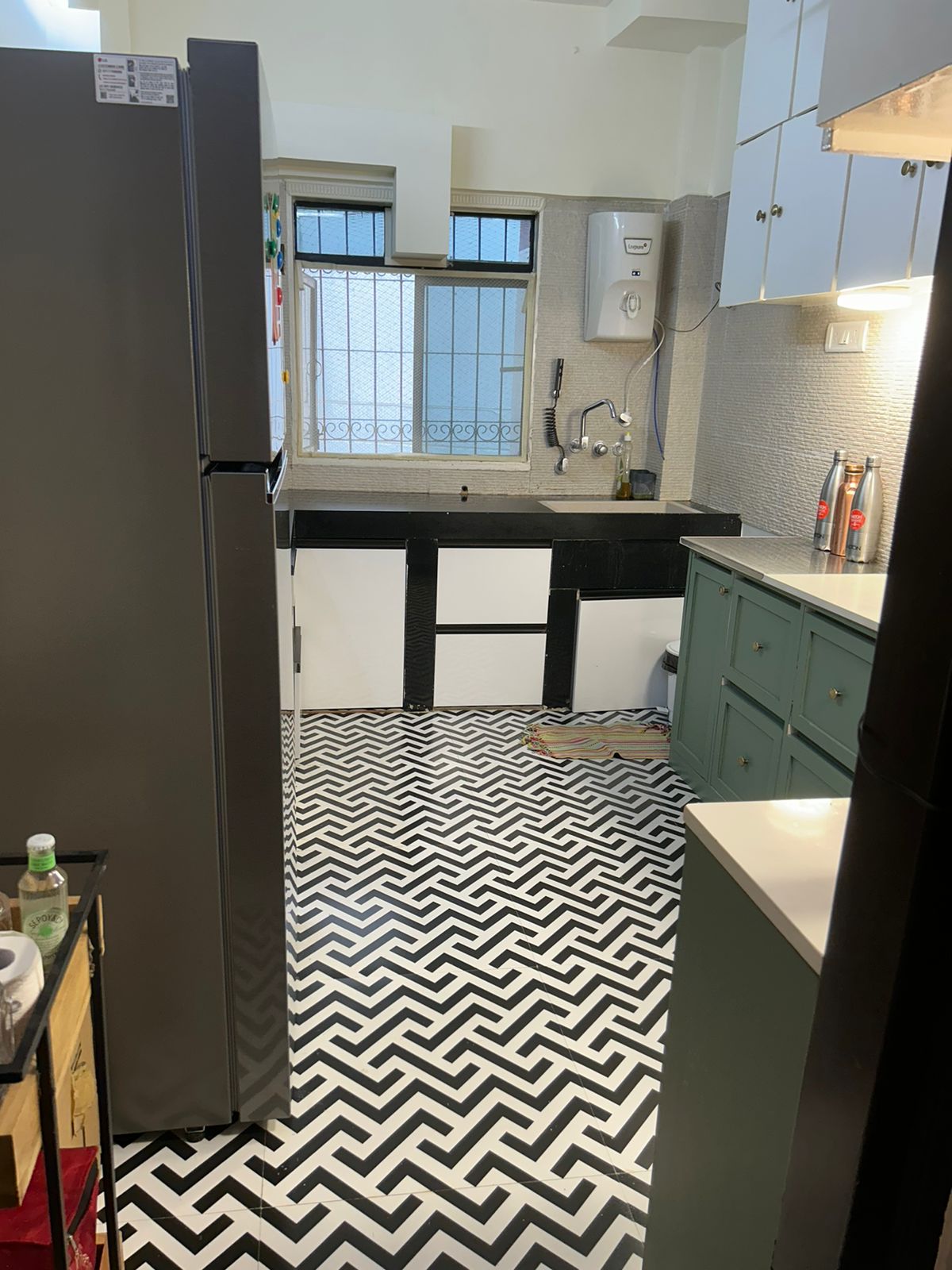 3 BHK Apartment for Rent in Gulmohar cross rd no.10 Mumbai