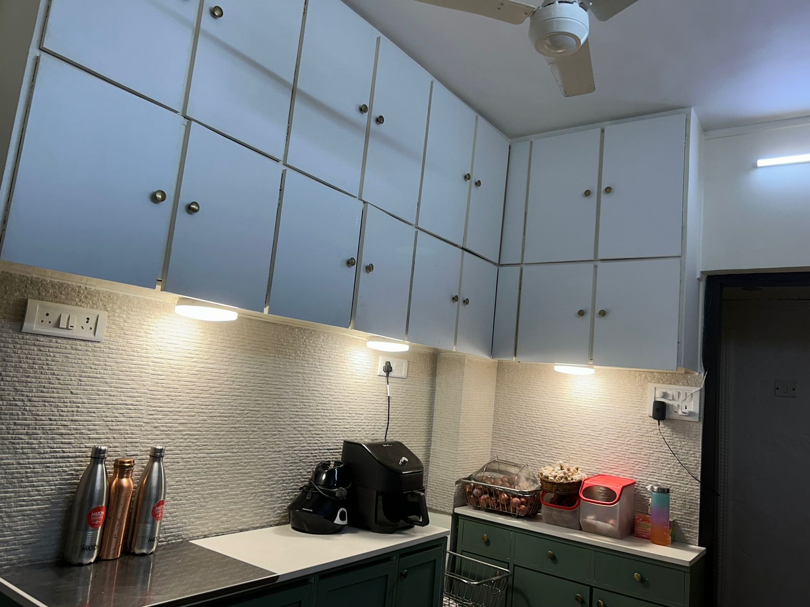 3 BHK Apartment for Rent in Gulmohar cross rd no.10 Mumbai