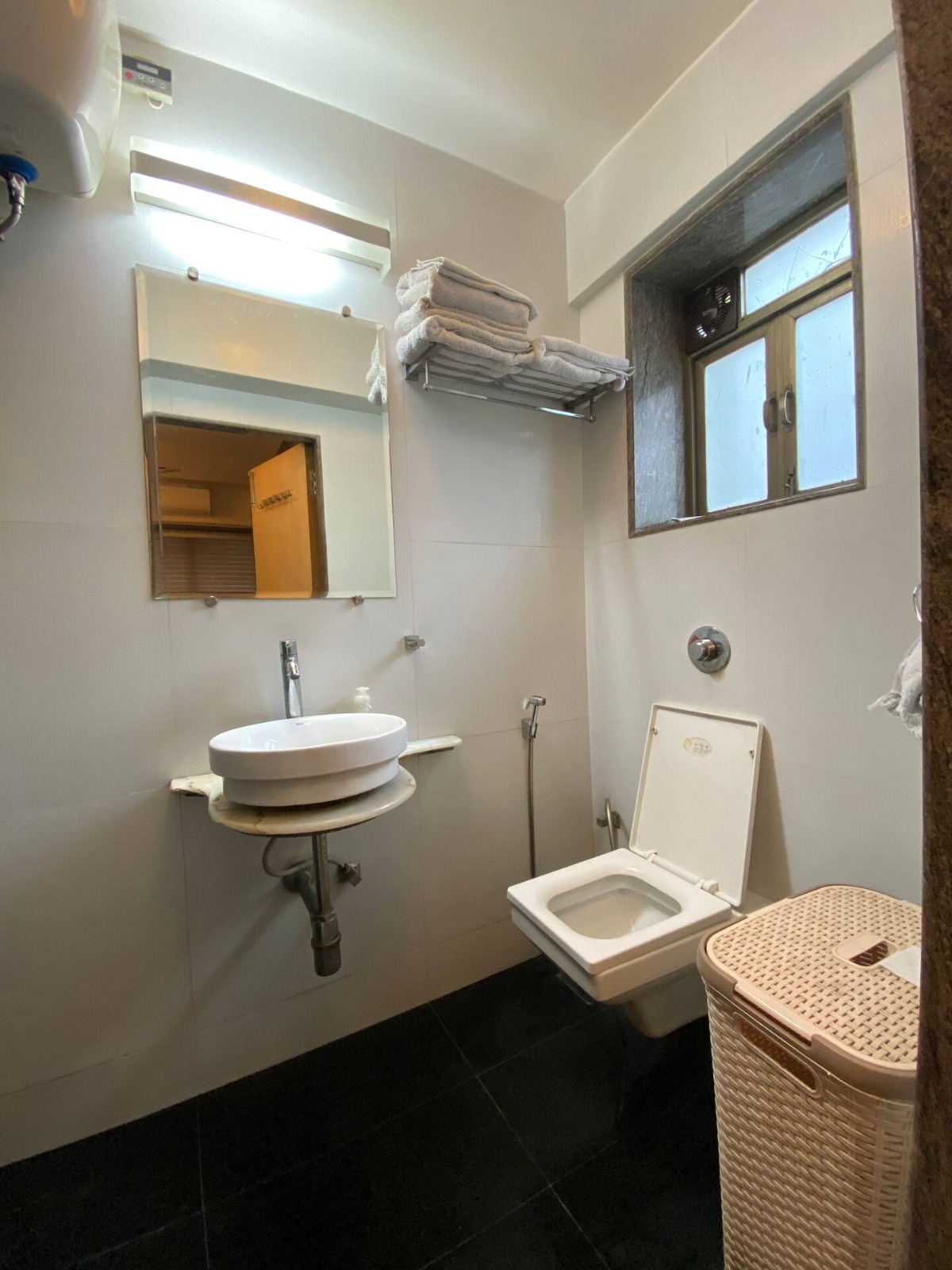 2 BHK Apartment for Rent in Bandra Reclamation Mumbai
