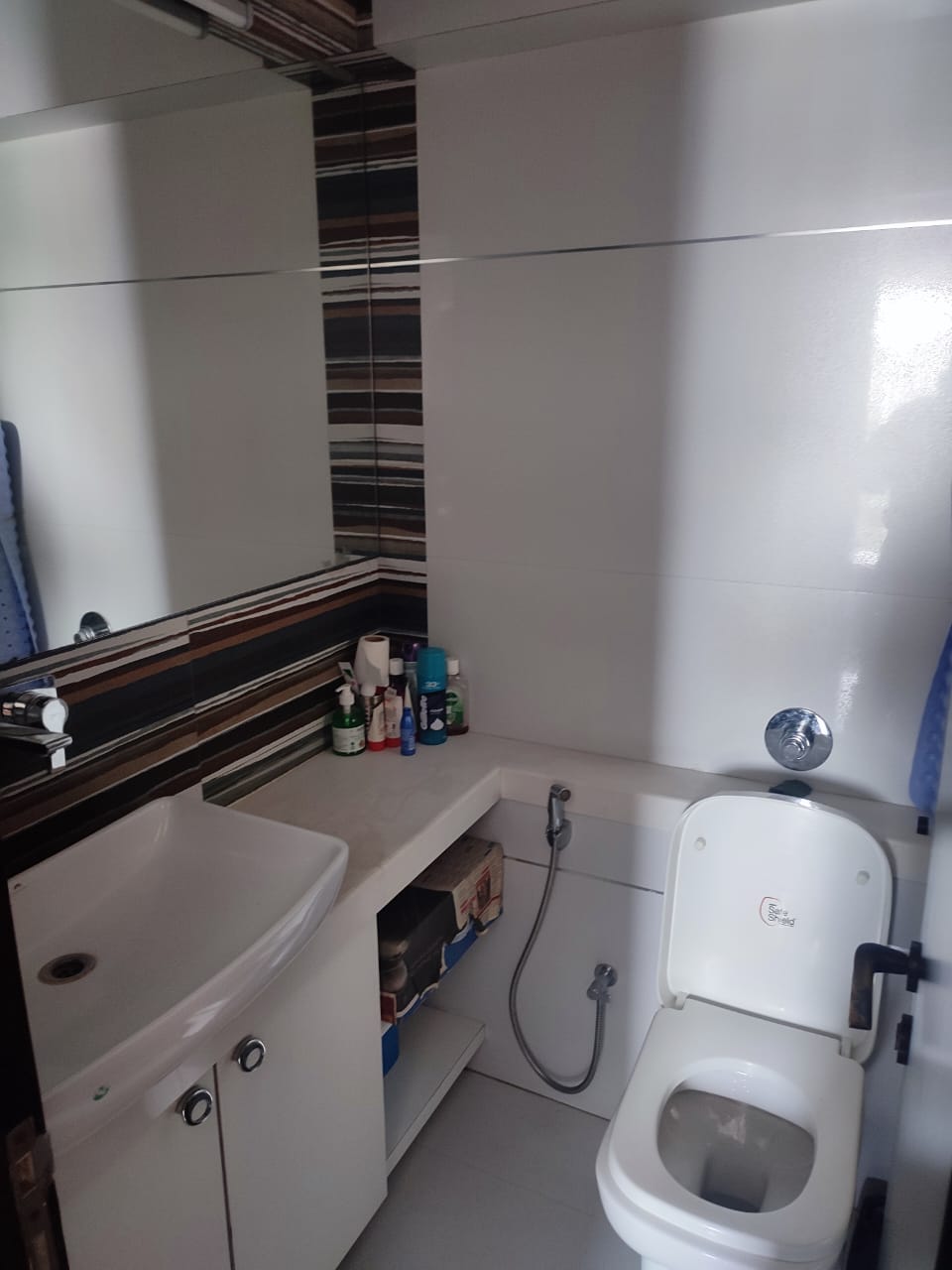 3 BHK Apartment for Sale in 4th Road Mumbai