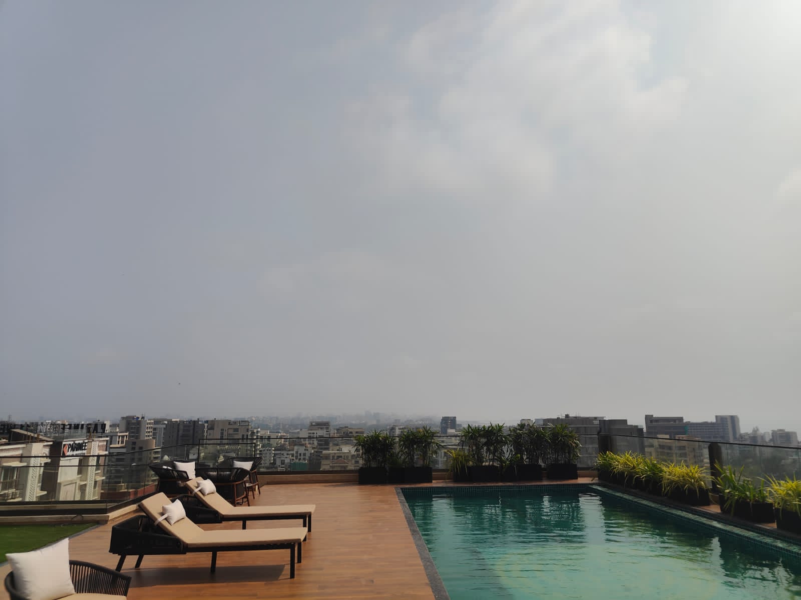 4 BHK Apartment for Rent in Gulmohar Cross rd no.12 Mumbai