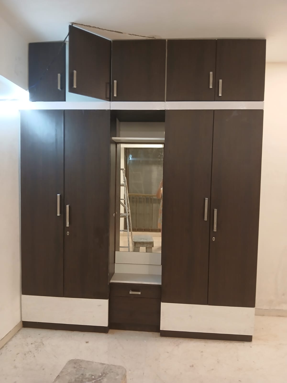 4 BHK Apartment for Rent in Gulmohar Cross rd no.12 Mumbai