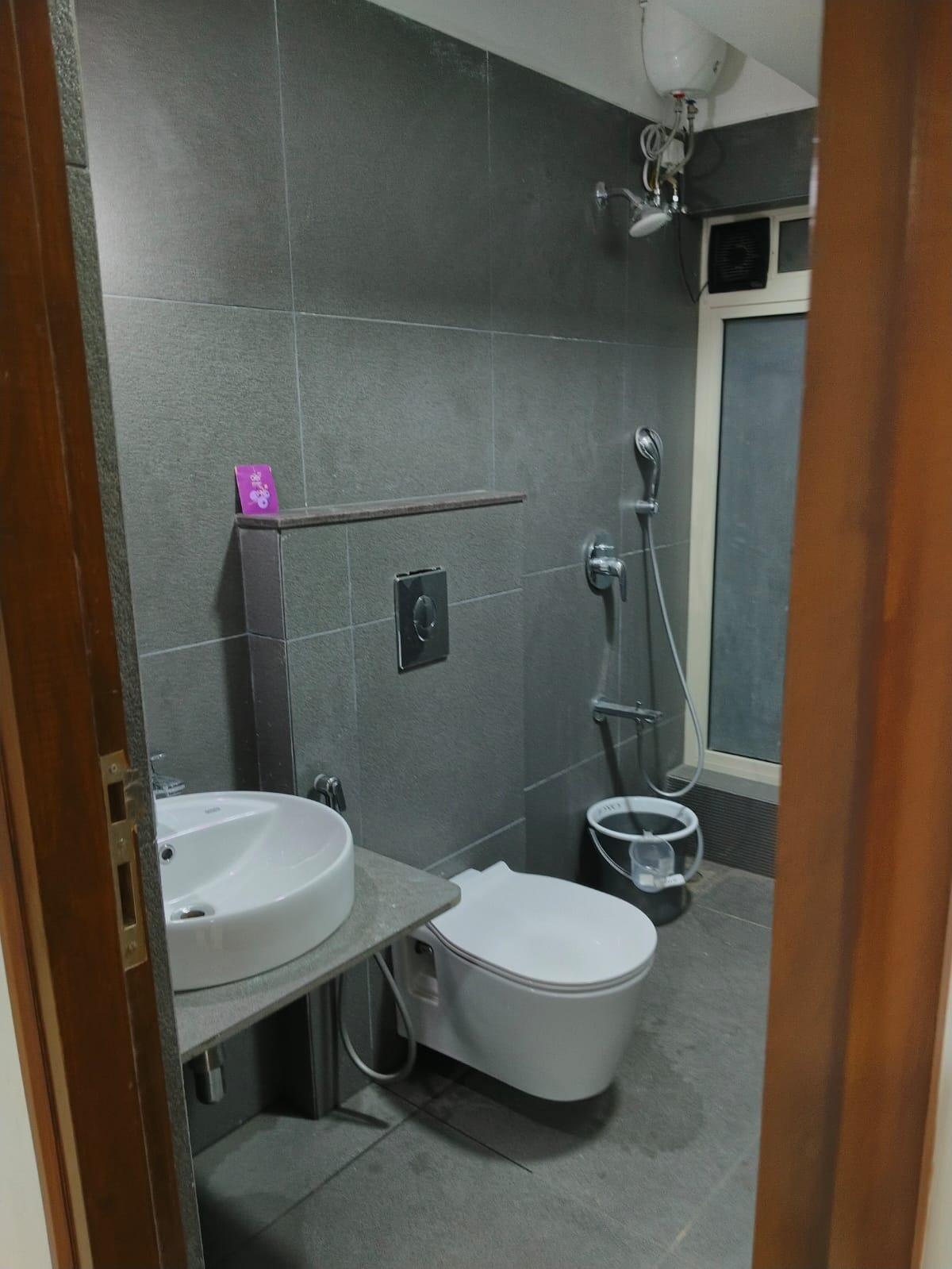 3 BHK Apartment for Rent in Gulmohar cross rd no.10 Mumbai